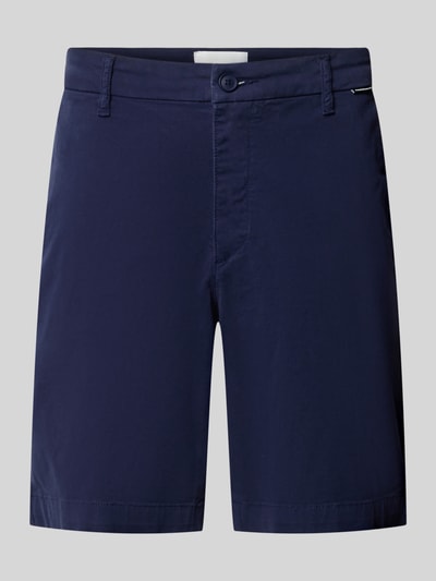 Produktfoto, Regular Fit Chinoshorts aus Baumwoll-Mix Modell 'CHINO' von Armedangels, Farbe dunkelblau, Optik: Unifarben, Label-Applikation, Gürtelschlaufen, Knopf und verdeckter Reißverschluss, Eingrifftaschen, Gesäßtasche, Material: Baumwoll-Mix