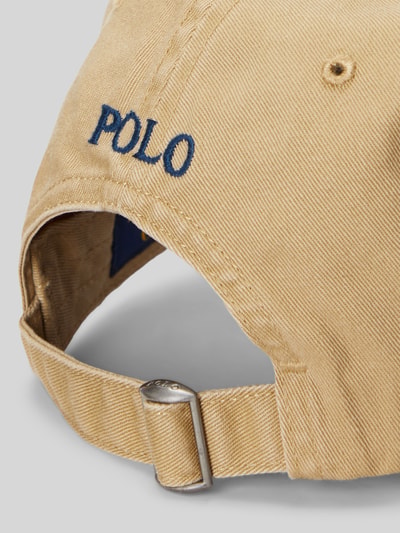 Produktfoto, Basecap aus reiner Baumwolle von Polo Ralph Lauren w kolorze beżowym, detal logo, przeszycia, regulowany pasek, bawełniana faktura