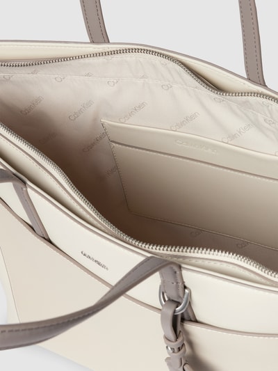 CK Calvin Klein Shopper mit Label-Detail Modell 'MUST' Ecru 5