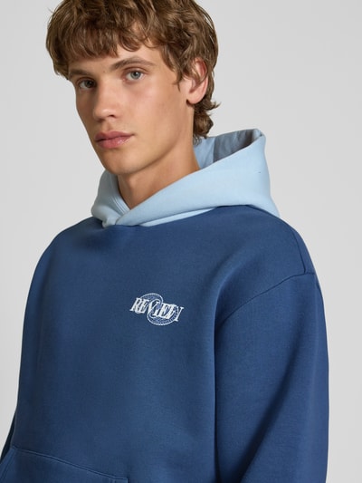 REVIEW Hoodie mit Logo und Känguru-Tasche Dunkelblau 3