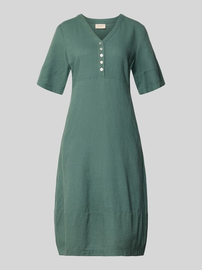 Produktfoto, Knielanges Kleid aus Leinen-Viskose-Mix Modell 'Lava' von FREE/QUENT in Grün, A-Linie, V-Ausschnitt, Knopfleiste, glatte Textur