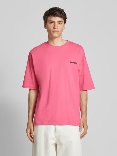 REVIEW T-shirt o kroju oversized z nadrukiem z logo Mocnoróżowy 4