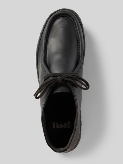 Produktfoto, Schnürschuhe aus echtem Leder Modell 'Terreno' von Camper in Schwarz mit abgerundeter Form, sichtbare Struktur, Oberansicht, echtes Leder, Absatzhöhe 3 cm, Schafthöhe 9 cm, Schaftweite 11 cm
