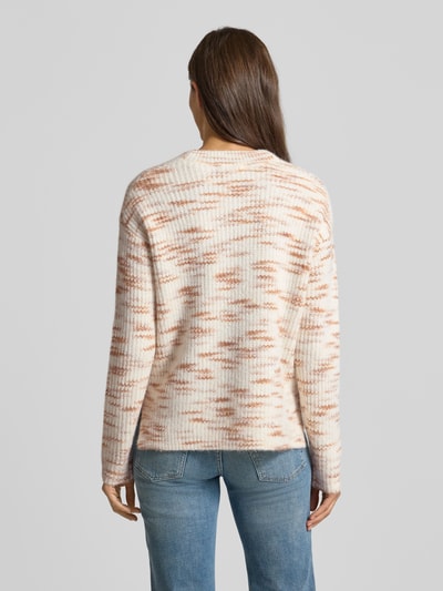 Christian Berg Woman Strickjacke mit V-Ausschnitt und Knopfleiste Offwhite 5