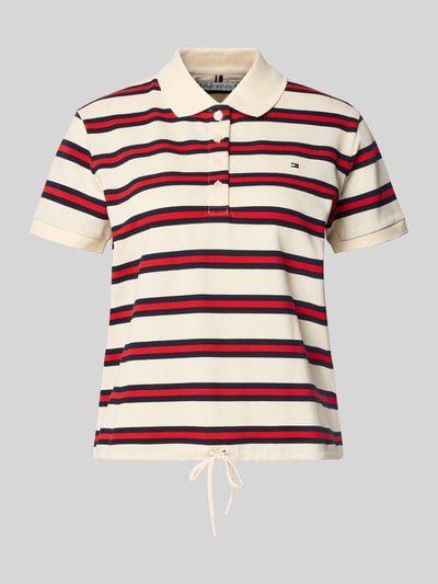 Produktfoto, Regular Fit Poloshirt aus Baumwoll-Mix von Tommy Hilfiger, Optik: Unifarben, Muster: Gestreift, Logo-Detail, Polokragen, kurze Knopfleiste, Kurzarm, gerippter Ärmelabschluss, Tunnelzug am Rumpfabschluss, Piqué Materialverarbeitung, in Creme mit blauen und roten Streifen.