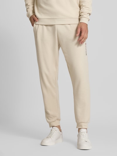 Tommy Hilfiger Regular Fit Sweatpants aus Baumwoll-Mix Offwhite Melange 4