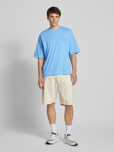 REVIEW T-shirt o kroju oversized z nadrukiem z logo Jasnoniebieski 1