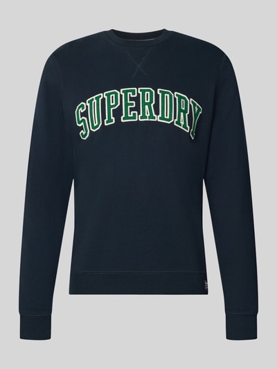 Produktfoto, Regular Fit Sweatshirt aus Baumwoll-Mix mit Logo-Stickerei von Superdry, dunkelblau, grüne Schrift, Rundhalsausschnitt, elastische Abschlüsse
