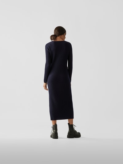 Lisa Yang Strickkleid mit V-Ausschnitt Marineblau 5