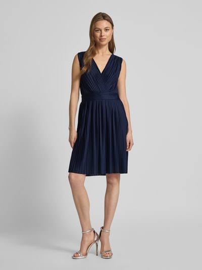 GUIDO MARIA KRETSCHMER WOMAN Knielanges Cocktailkleid mit Plisseefalten Modell 'Linn' Marine 1