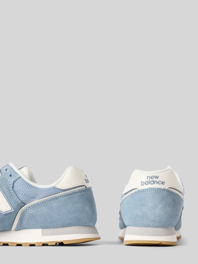 Productfoto, Sneaker uit ledermix model '9060' van New Balance, afgeronde vorm, gestructureerde zool, blauwe en witte kleuren, labeldetail, dames sneaker, maat 40: hakhoogte 2 cm, schachthoogte 8 cm, schachtwijdte 8 cm
