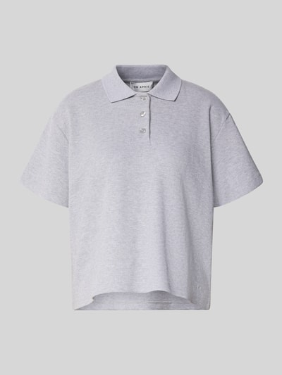 Produktfoto, Relaxed Fit Poloshirt mit Strukturmuster Modell 'Noa' von OH APRIL in Hellgrau, Knopfleiste, feine Textur, Damen Poloshirt