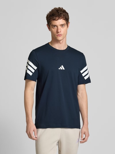 adidas Sportswear T-Shirt mit Label-Print Dunkelblau 4