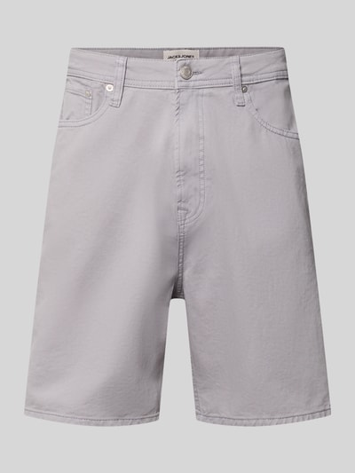 Produktfoto, Bermudas im 5-Pocket-Design Modell 'TONY ORIGINAL' von Jack & Jones aus reiner Baumwolle, Straight Fit, hellgraue Farbe, glatte Textur, mit Knopf- und Reißverschluss, Bundweite 42 cm, Innenbeinlänge 20 cm.