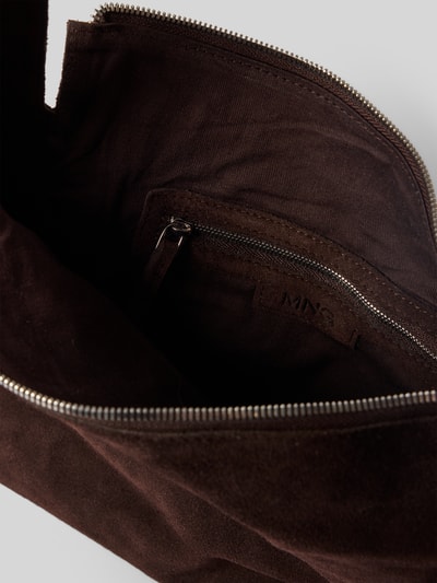 Produktfoto, Handtasche aus Rindsleder Modell 'PIRAMIDE' von Mango in Braun mit Hauptfach und Reißverschluss, Textur samtig, Tiefe 11 cm