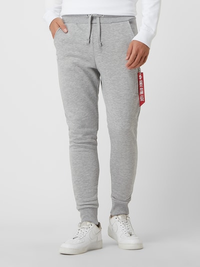 Alpha Industries Slim Fit Sweatpants mit Cargotaschen Hellgrau Melange 4