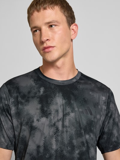 adidas Training T-shirt o kroju regular fit z logo i okrągłym dekoltem Czarny 3