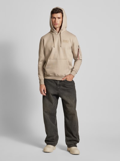 Alpha Industries Hoodie met labelpatch Zand - 1