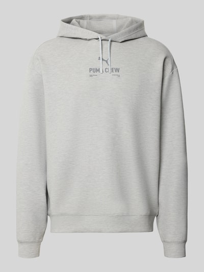 Produktfoto, Hoodie mit Logo von PUMA PERFORMANCE in Hellgrau, Material-Mix mit Lyocell-Anteil, Relaxed-Fit, Kapuze mit Tunnelzug