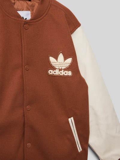 adidas Originals Kurtka baseballowa z naszywką z logo Koniakowy 2