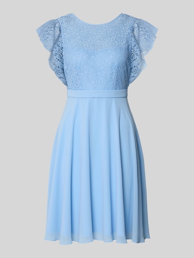 Produktfoto, Knielanges Cocktailkleid mit Rundhalsausschnitt von Jake*s Cocktail in Hellblau, tailliert, mit Spitze und blickdichtem Unterkleid.