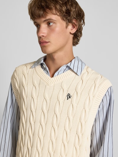 REVIEW Pullunder mit Zopfmuster und V-Ausschnitt Ecru 3