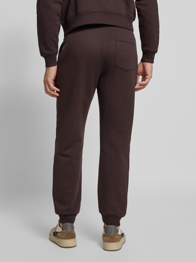 MCNEAL Regular Fit Sweatpants mit elastischen Beinabschlüssen Schoko 5