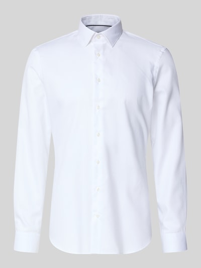 Produktfoto, Super Slim Fit Business-Hemd mit Kentkragen von Jake*s aus Reine Baumwolle in Weiß, Knopfleiste, Sportmanschetten, abgerundeter Saum, Rückenlänge 79 cm, Schulterbreite 46 cm, Ärmellänge 66 cm.