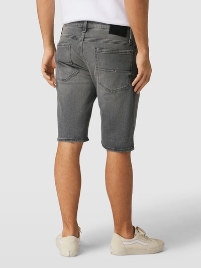 Tommy Jeans Jeansshorts mit Label-Details Modell 'RONNIE' Mittelgrau 5