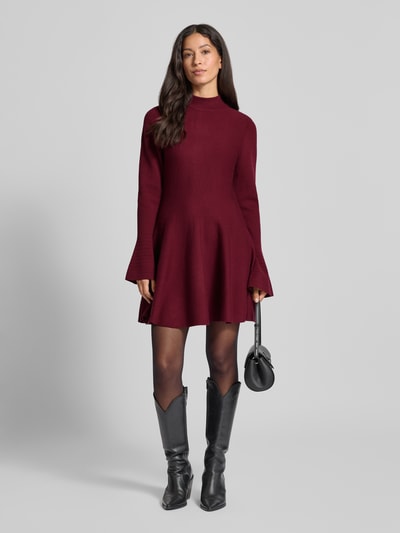 Apricot Strickkleid aus Viskose-Mix mit Stehkragen Bordeaux 1