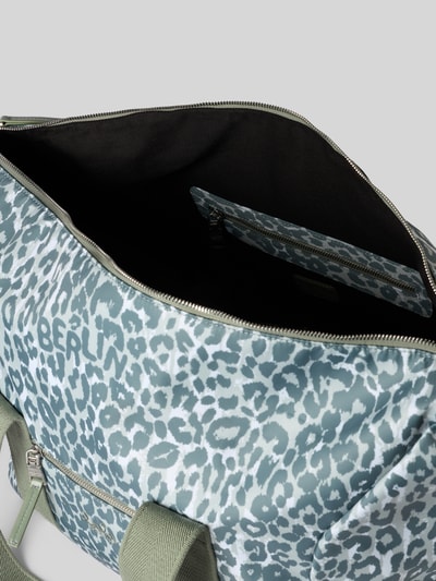 Produktfoto, Weekender mit Allover-Animal-Print von Lala Berlin mit Reißverschluss, Reißverschlusstasche, abnehmbarer Tragehenkel, Schulterriemen, Hauptfach, Breite 57 cm, Länge 37 cm, Tiefe 24 cm, grün-graue Animal-Print-Optik, glatte Oberfläche
