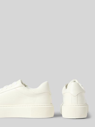 Produktfoto, Sneaker mit Label-Detail Modell 'ASPIRE' von Jack & Jones in Weiß, strukturierte Sohle, abgerundete Form, neutrale Oberfläche