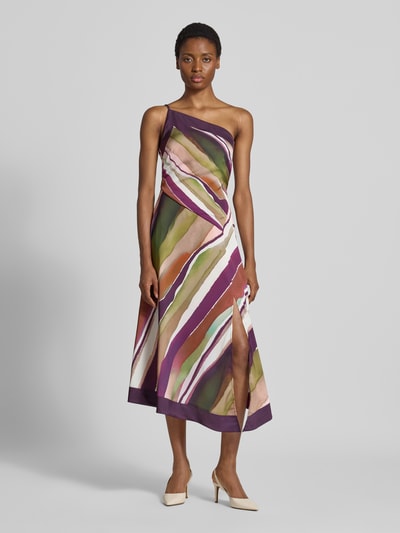 Modelka nosi sukienkę midi w asymetrycznym kroju Midikleid in asymmetrischem Design od Lipsy, Satyna, taliowany krój, wszyty zamek błyskawiczny, fason na jedno ramię, długość tyłu w rozmiarze 36: 120 cm, szerokość klatki piersiowej w rozmiarze 36: 31 cm, fioletowe, oliwkowe i beżowe pasy, tekstura gładka, całkowity widok z przodu.