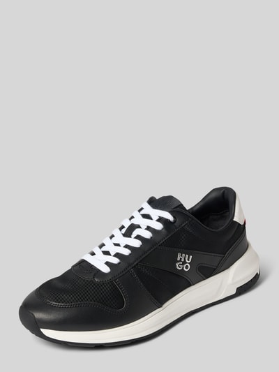 Produktfoto, Sneaker mit Label-Datei Modell 'GO3_nypu' von HUGO in Schwarz mit weißen Schnürsenkeln, glatte und strukturierte Texturen, Herren Sneaker von HUGO
