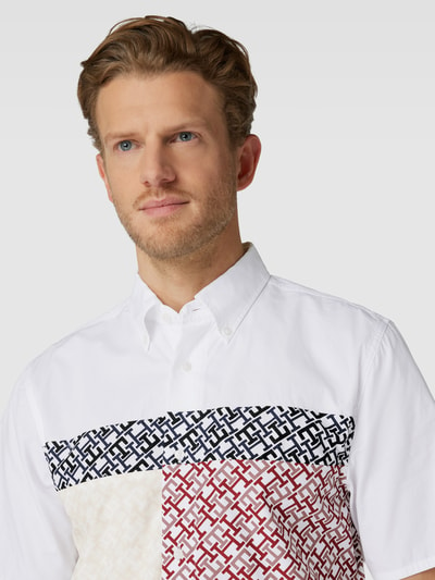 Tommy Hilfiger Koszula casualowa o kroju regular fit z nadrukiem z logo Biały 3