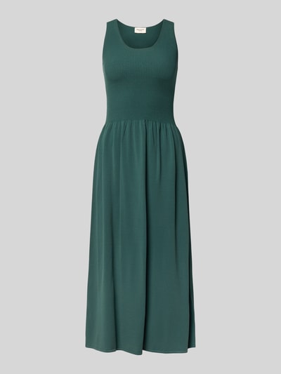 Productfoto, groen A-lijn tricotjurk uit viscosemix model 'CALIBRI' van Weekend Max Mara, effen kleur, fijne ribstructuur bovenaan.