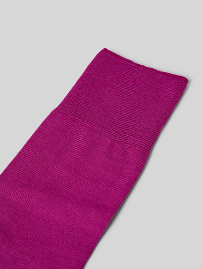 Produktfoto, Socken mit geripptem Abschluss von Falke in Pink, Schurwoll-Baumwoll-Mix mit Stretch-Anteil, körpernaher Schnitt, strukturierte Oberfläche