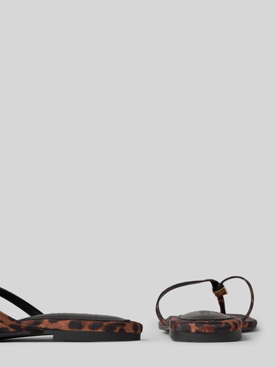 Produktfoto, Sandale aus echtem Leder Modell 'Maliyah' von Steve Madden für Damen, Zehentrenner-Design, glatte Sohle, Absatzhöhe 1 cm, braun-schwarzes Muster, Größe 40, strukturierte Oberfläche