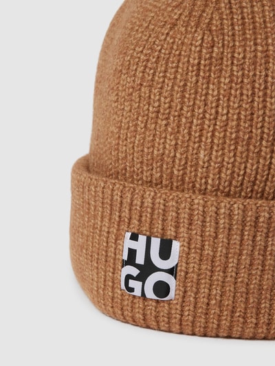 HUGO Czapka beanie z naszywką z logo model ‘Women-X’ Camel 2