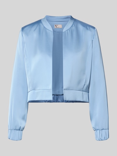Produktfoto, Regular Fit Blazer mit Stehkragen von V by Vera Mont aus hellblauem Satin, offenes Design, glatte Oberfläche, Rückenlänge 45 cm