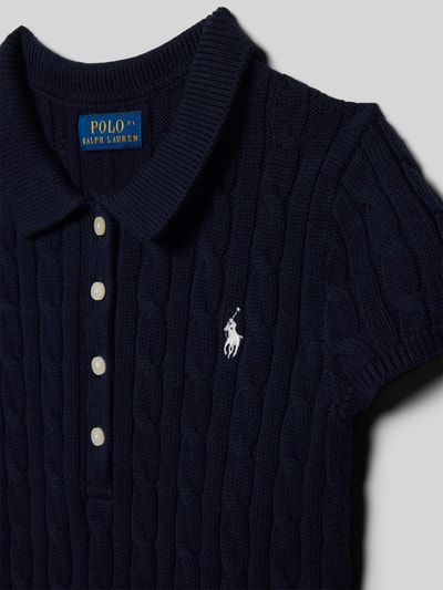 Produktfoto, Strickkleid mit Zopfmuster und Label-Stitching von Polo Ralph Lauren Teens in Dunkelblau, reine Baumwolle, Polokragen, Knopfleiste