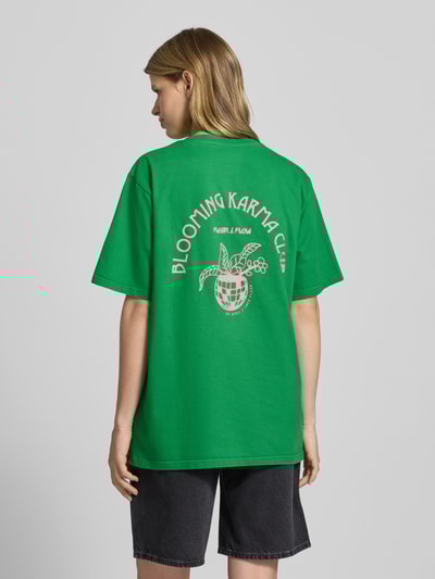 OH APRIL T-Shirt mit Label-Stitching Modell 'Blooming Club' Gruen 4