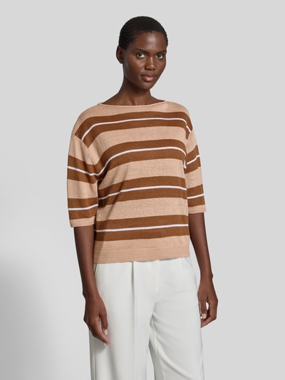 Frauenmodel trägt Strickshirt aus Leinen mit Rundhalsausschnitt von Luisa Cerano in Beige-Braun gestreift, Regular Fit, Allover-Look, Nahaufnahme Oberkörper.