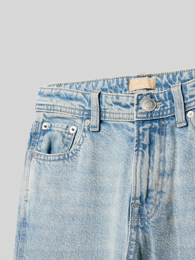 Produktfoto, Baggy Fit Jeans im 5-Pocket-Design Modell 'ALEX' von Jack & Jones in hellblauem Denim, reine Baumwolle, Detailaufnahme.