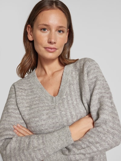 Vero Moda Comfort Fit Strickpullover mit zweifachem Streifenmuster Modell 'URANUS' Hellgrau 3