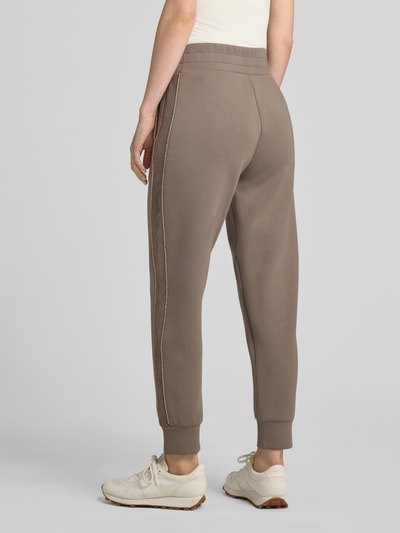 GUESS Slim Fit Sweatpants mit Viskose-Anteil Modell 'Victoire' Taupe 5