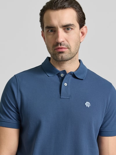 MCNEAL Slim Fit Poloshirt mit Logo-Stitching Rauchblau 3