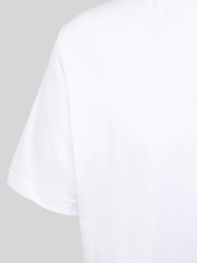 Produktfoto, T-Shirt mit geripptem V-Ausschnitt von Schiesser in Weiß, reine Baumwolle, Regular-Fit, glatte Textur