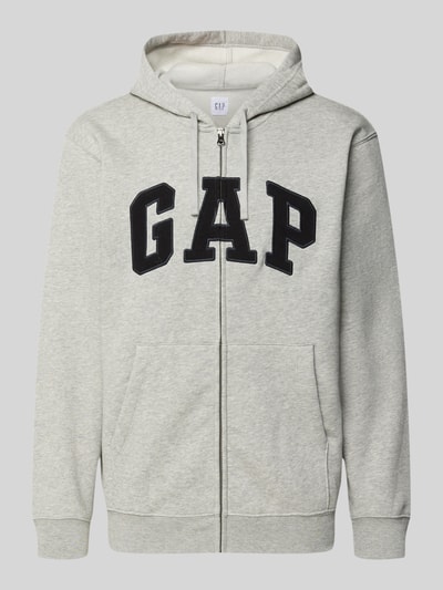 Produktfoto, Sweatjacke mit Logo und Känguru-Tasche von GAP aus Baumwoll-Mix in Grau, Regular-Fit, mit Kapuze, Reißverschluss und Känguru-Tasche.