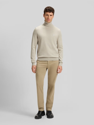 BOSS Orange Rollkragenpullover mit Logo-Patch aus Kaschmir Sand 1